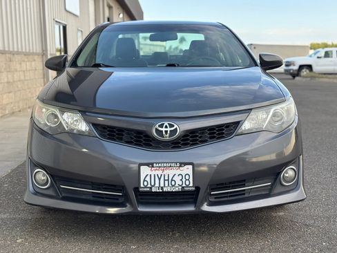 Used 2012 Toyota Camry SE w/ Leather Pkg FWD image 4