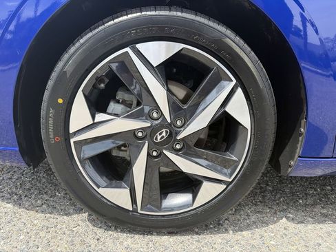 Used 2023 Hyundai Elantra SEL w/ Convenience Package FWD image 18