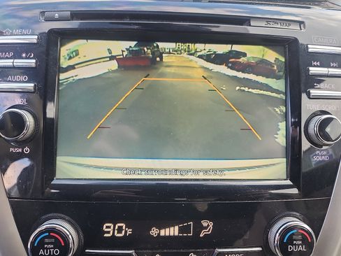 Used 2018 Nissan Murano SV image 21