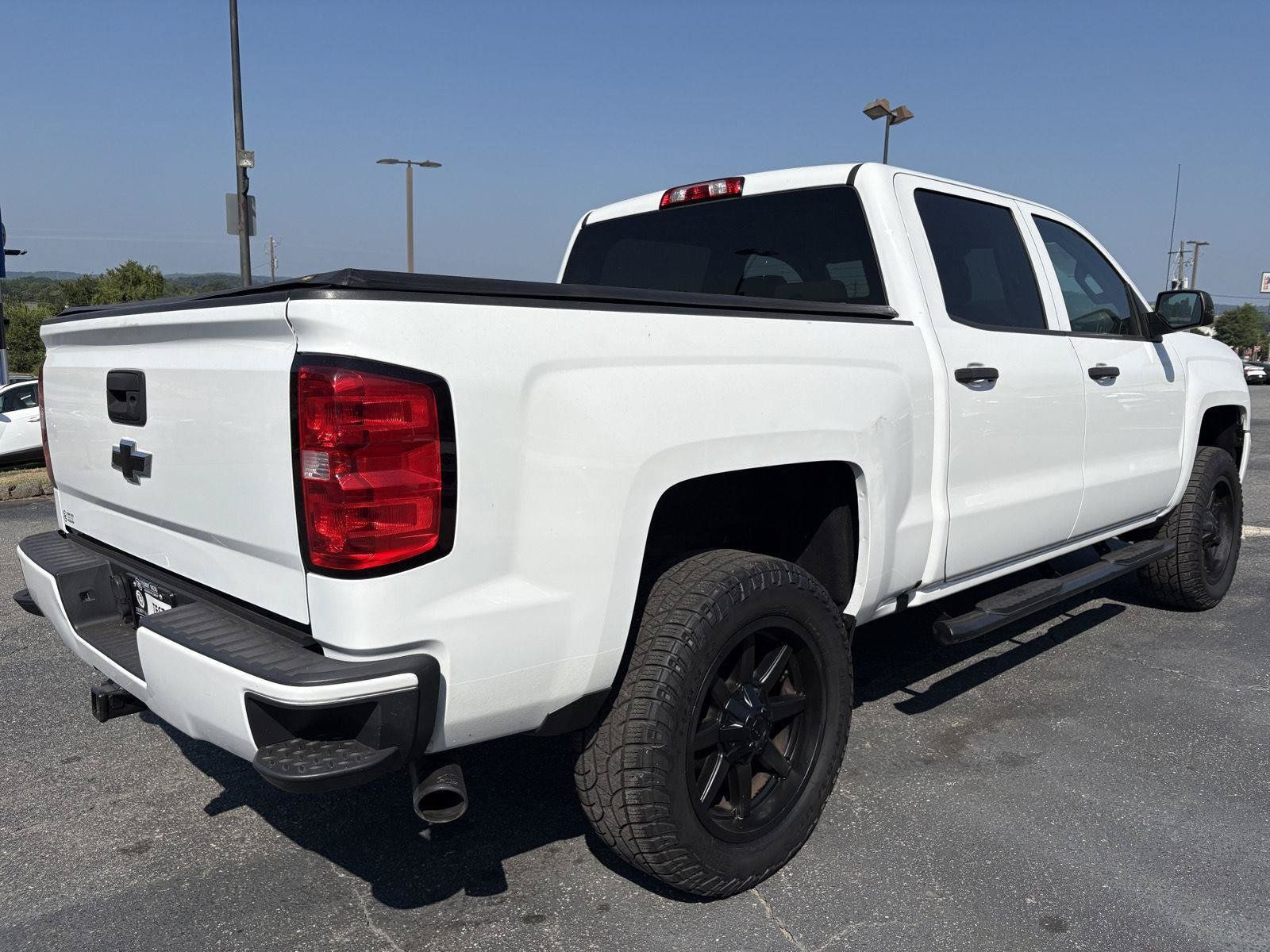 Used 2018 Chevrolet Silverado 1500 Custom w/ Custom Value Package RWD image 8