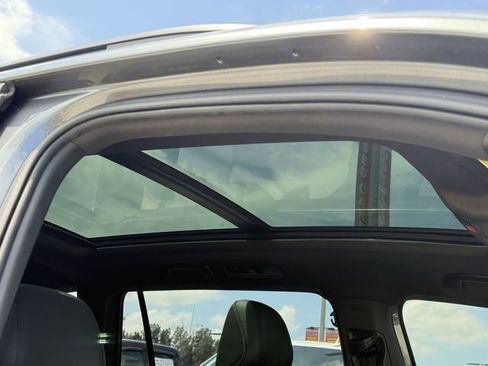 Used 2021 Volkswagen Tiguan SE R-Line image 19