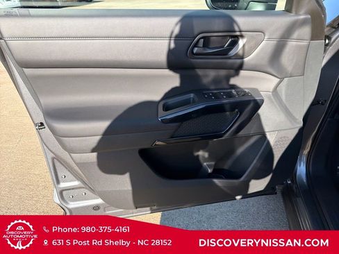 New 2025 Nissan Pathfinder SV image 11