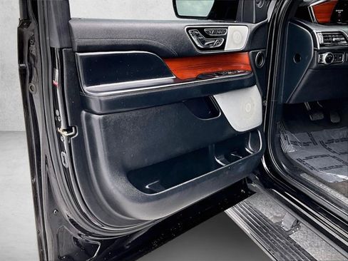 Used 2019 Lincoln Navigator L Reserve w/ Cargo Package image 18