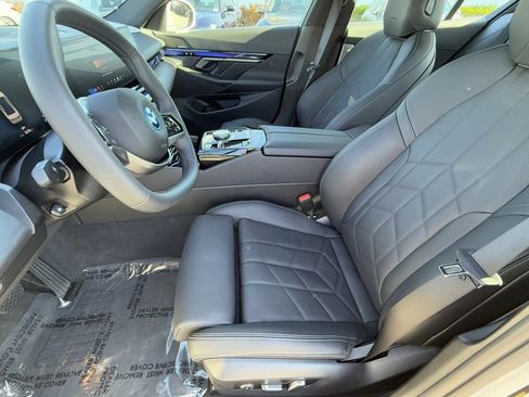 Used 2025 BMW i5 xDrive40 w/ Premium Package image 21