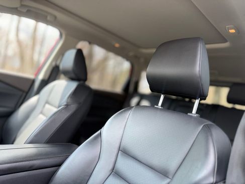 Used 2021 Nissan Rogue SV w/ Premium Package image 16