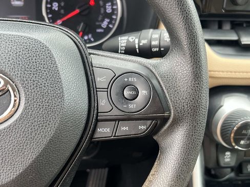 Used 2021 Toyota RAV4 XLE image 26