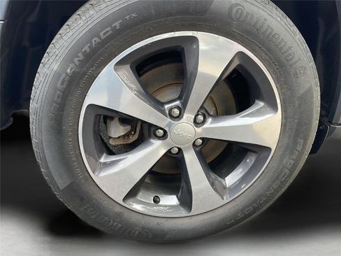 Used 2019 Jeep Cherokee Limited AWD/4WD image 26