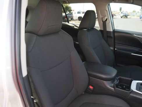Used 2024 Toyota RAV4 LE FWD image 19
