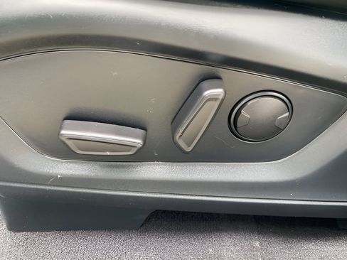 Used 2023 Ford Explorer XLT w/ Equipment Group 202A image 39