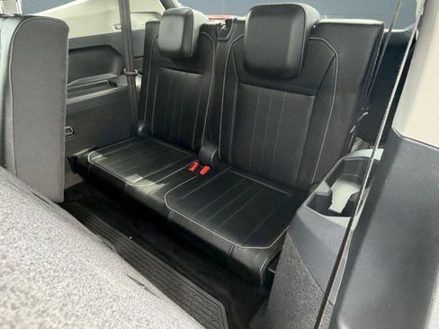 Used 2022 Volkswagen Tiguan SE FWD image 24