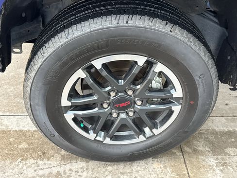 Used 2025 Toyota Tacoma TRD Sport image 7