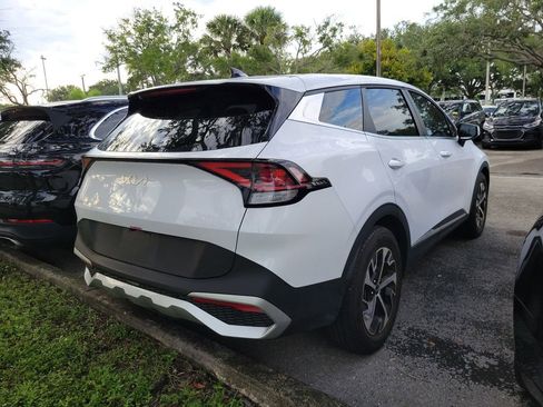 Used 2025 Kia Sportage EX FWD image 4