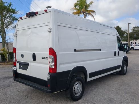 Used 2025 RAM ProMaster 2500 w/ Convenience Group image 5