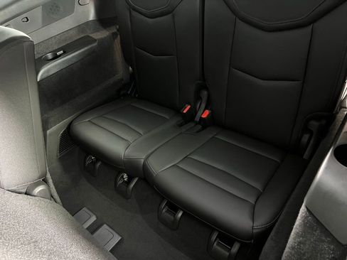 Used 2024 Cadillac XT6 Luxury w/ LPO, Floor Liner Package image 28