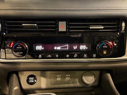 Used 2025 Nissan Rogue Platinum image 32