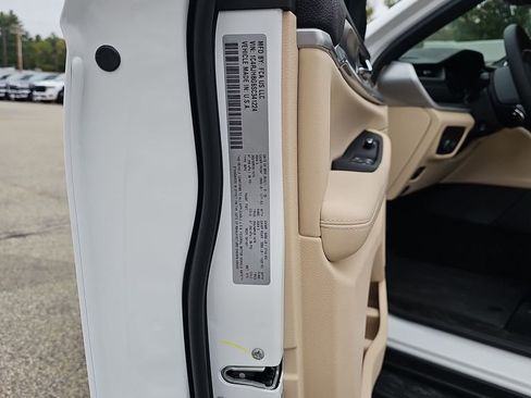 New 2025 Jeep Grand Cherokee Limited w/ Luxury Tech Group II image 34