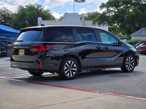 Used 2025 Honda Odyssey EX-L image 3