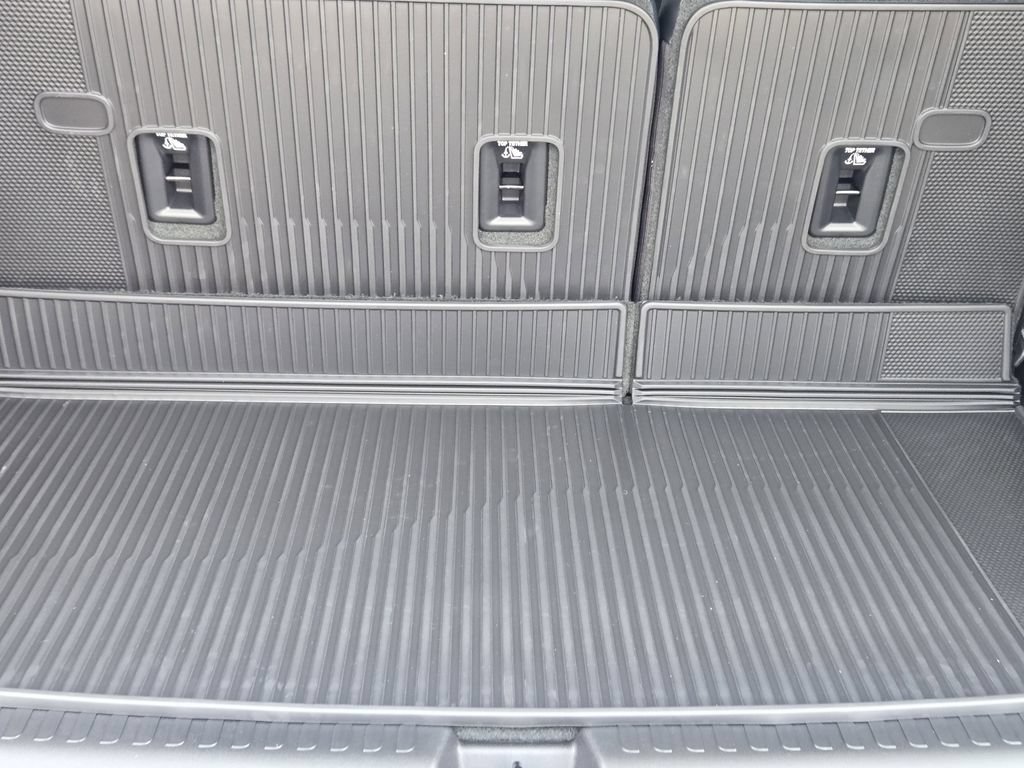 New 2026 Chevrolet Traverse RS w/ LPO, Floor Liner Package FWD image 22