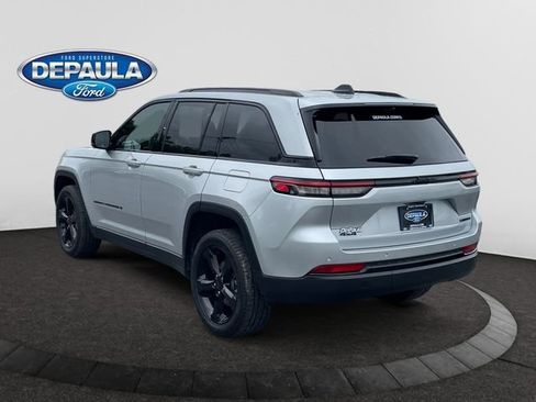 Used 2025 Jeep Grand Cherokee Limited w/ Luxury Tech Group II AWD/4WD image 4