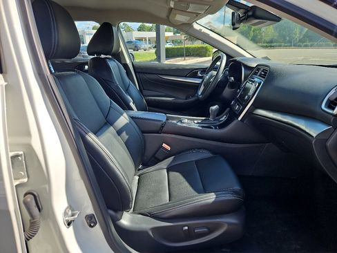 Used 2022 Nissan Maxima SV w/ Floor Mat Group FWD image 11
