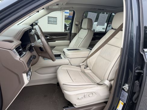 Used 2022 GMC Yukon XL Denali AWD/4WD image 13