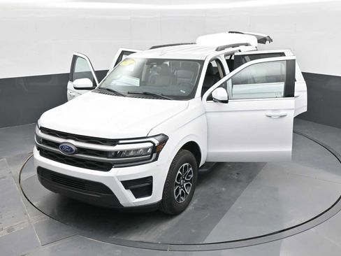 Used 2024 Ford Expedition XLT image 38