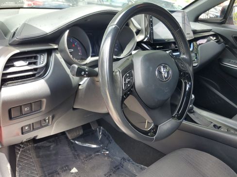 Used 2018 Toyota C-HR XLE image 18