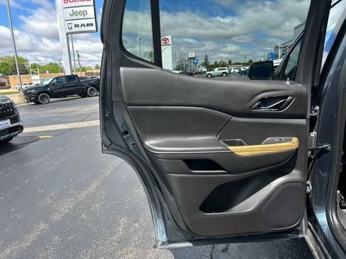 Used 2019 GMC Acadia Denali w/ Technology Package AWD/4WD image 24