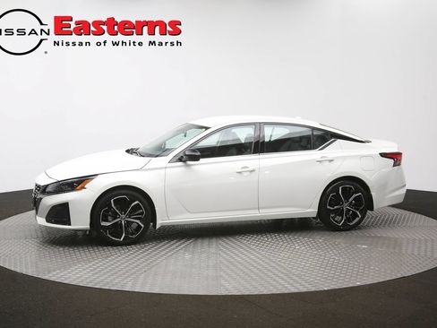 Used 2025 Nissan Altima 2.0 SR FWD image 57