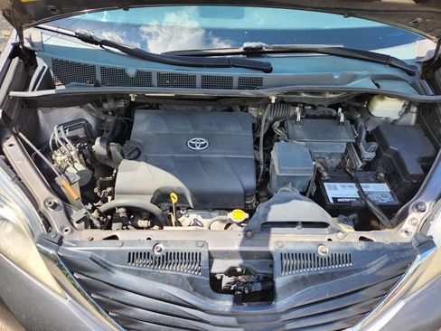 Used 2014 Toyota Sienna LE FWD image 22