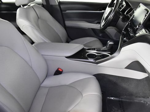 Used 2022 Toyota Camry XLE image 44