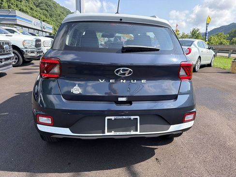 Used 2025 Hyundai Venue Limited FWD image 5