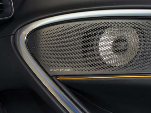 Used 2023 McLaren Artura RWD image 15