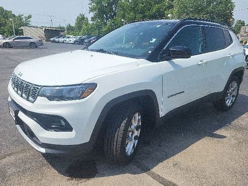 Used 2025 Jeep Compass Limited AWD/4WD image 7