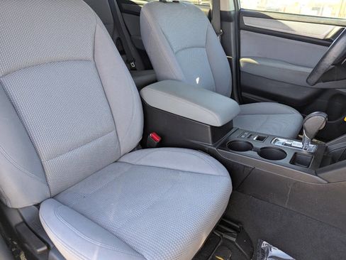 Used 2019 Subaru Outback 2.5i Premium image 11
