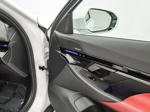 Used 2025 BMW 530i w/ Premium Package image 17