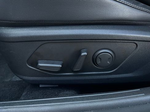 Used 2025 Hyundai Elantra Limited image 11