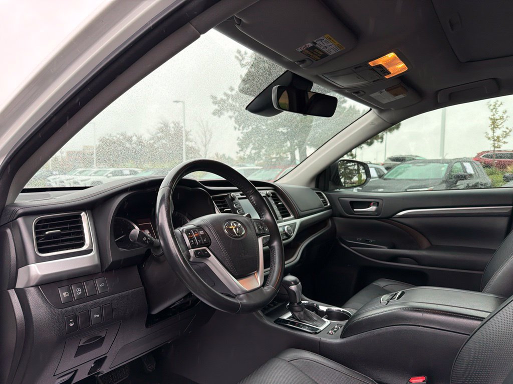 Used 2018 Toyota Highlander Limited AWD/4WD image 25