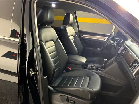 Used 2019 Volkswagen Atlas SEL Premium image 9