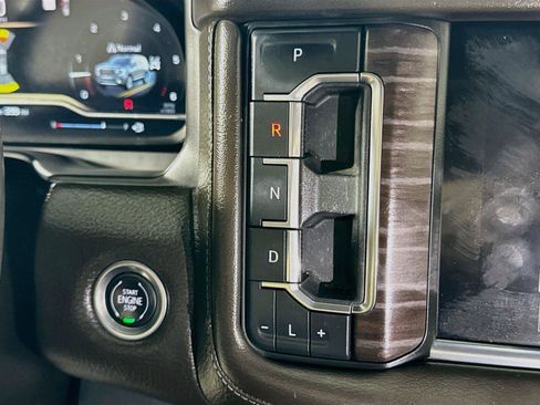 Used 2022 GMC Yukon XL Denali AWD/4WD image 15