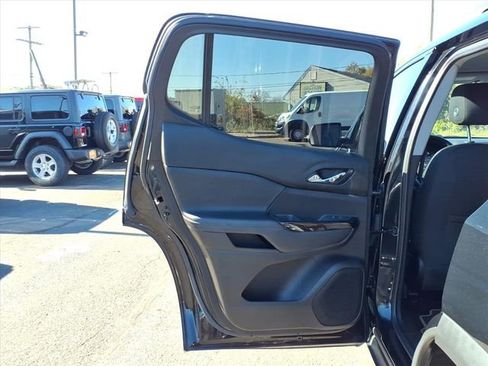 Used 2021 GMC Acadia AT4 image 14