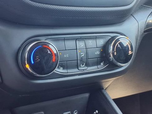 Used 2022 Chevrolet TrailBlazer LT FWD image 12