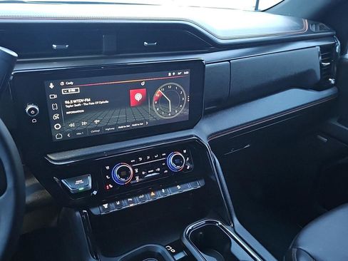 Used 2025 GMC Sierra 2500 AT4 image 11