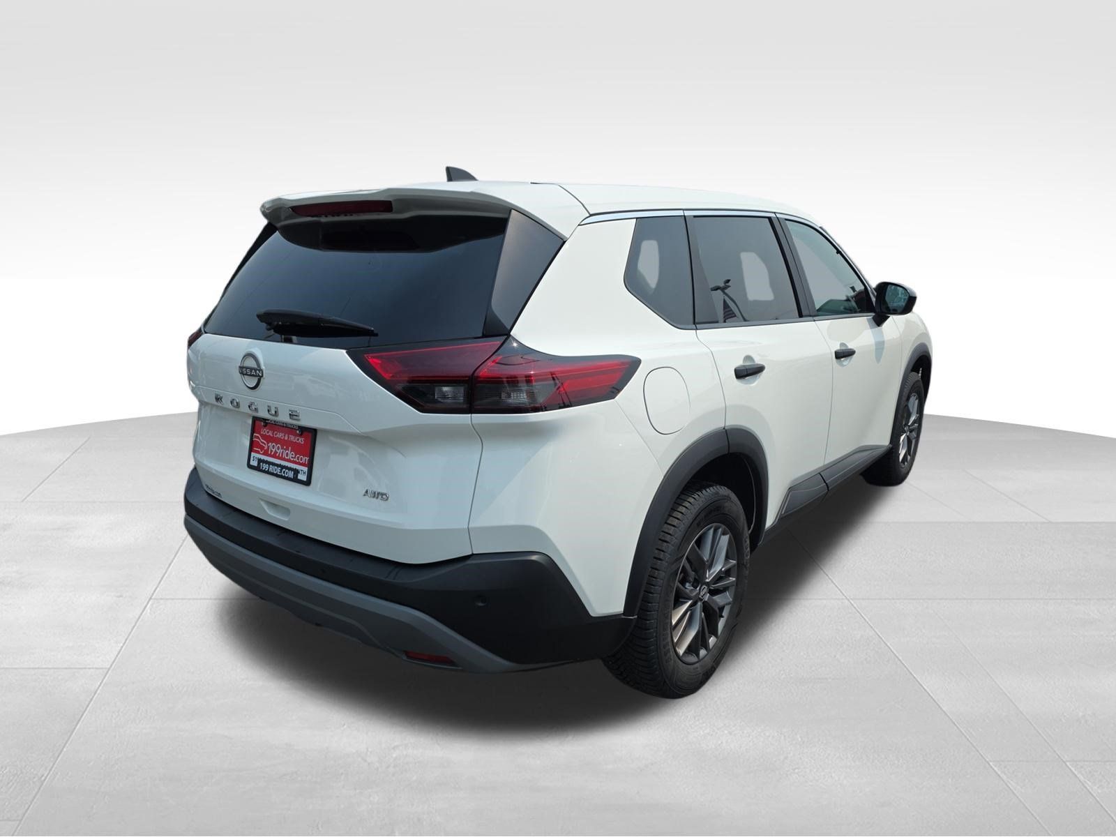 Used 2023 Nissan Rogue S AWD/4WD image 5
