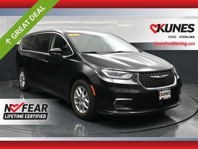 Used 2023 Chrysler Pacifica Touring-L