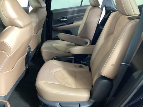 Used 2025 Toyota Grand Highlander AWD Hybrid image 24