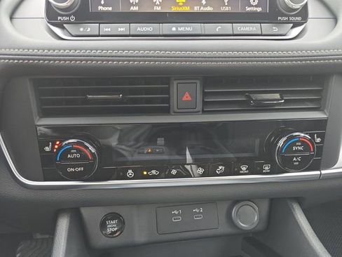 Used 2026 Nissan Rogue SV image 4