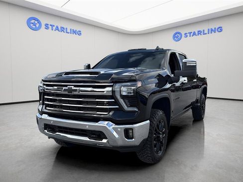 Used 2025 Chevrolet Silverado 2500 LTZ w/ LTZ Premium Package image 3
