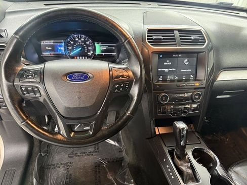 Used 2017 Ford Explorer XLT w/ Equipment Group 202A image 16