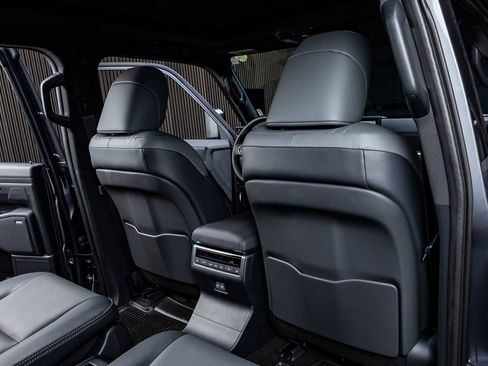 Used 2025 Lexus GX 550 image 32